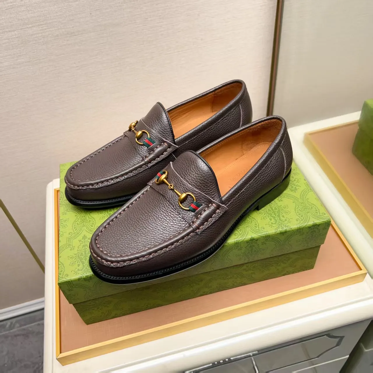 Men's men's shoes 💰460 🆘【GUCCI】Gucci ·🐂里· Hot-selling pea shoes top brand luxury, top quality, the latest fashion pea shoes.. The upper is made of original first-layer cowhide. (Full first-layer water-dyed 🐂 leather·inner). The original stylish and stylish soft rubber wear-resistant and non-slip outsole is light and comfortable on the foot, available in 2 colors! Matching code: 38-44 (customized at 45.46.47)